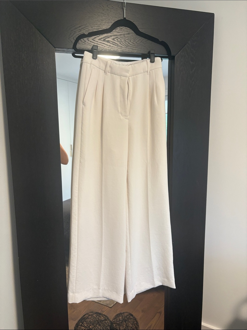 Aritzia Effortless wider light birth Pants